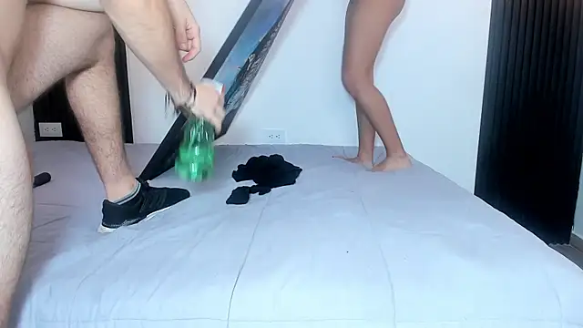 Stroong_coupleX Snapshot
